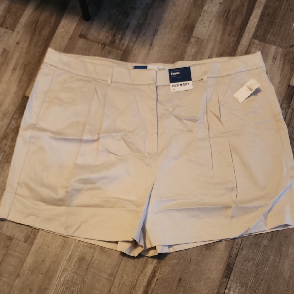 Old Navy Women's Tan Shorts - Picture 1 of 3